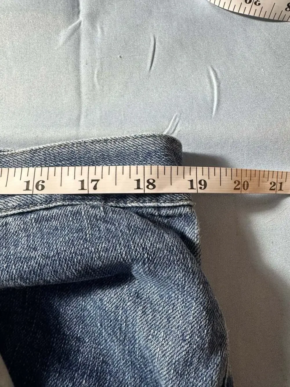 Wrangler Men's Blue Denim Jeans Size 38x32 Relaxed Fit Straight Leg